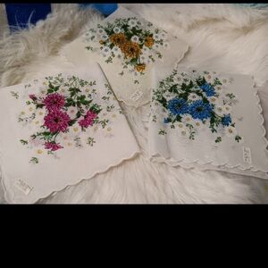 Vintage handkerchiefs. (3)